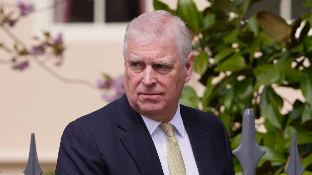 King Covers Repair Costs for Royal Lodge